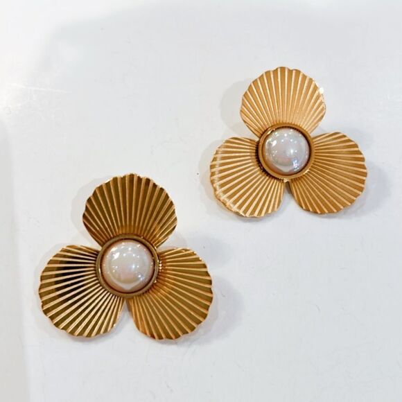 flower statement earrings A212 - Picture 3 of 5